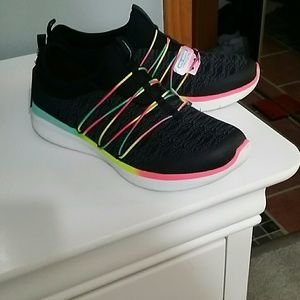 skechers air cooled memory foam